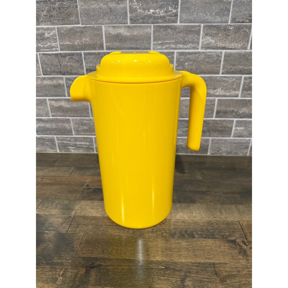 Vintage Design Motivation Ltd Yellow Plastic Pitcher with Lid Made in Canada - Picture 1 of 10